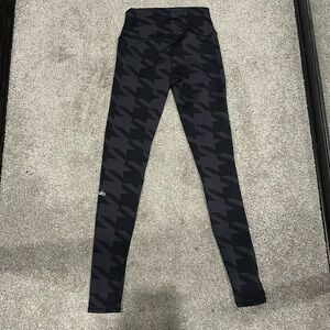 Alo houndstooth leggings. Size small.